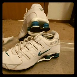 Womens white/teal nike shox